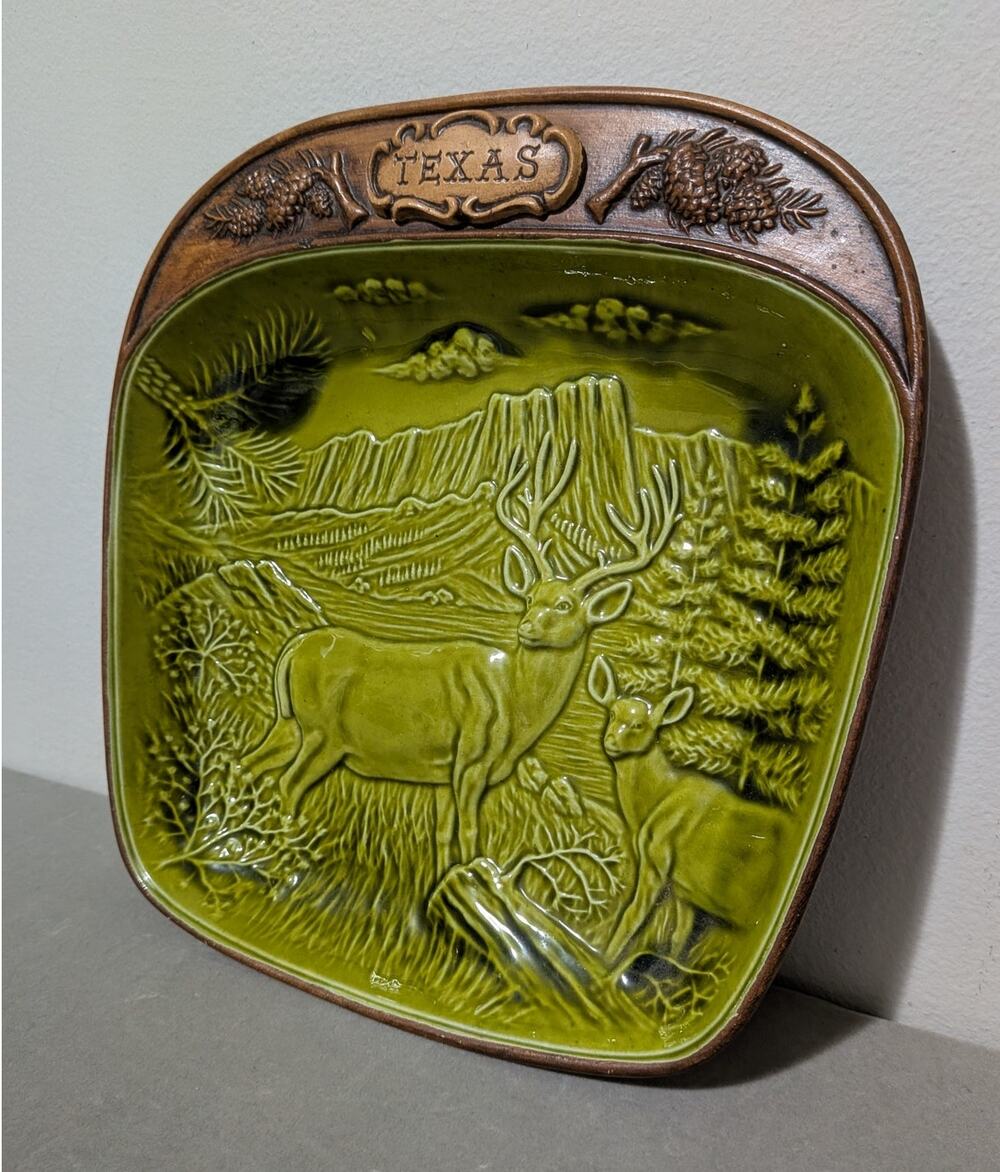 Vintage Treasure Craft Texas Souvenir Ceramic Dish Deer Buck Woodgrain Green